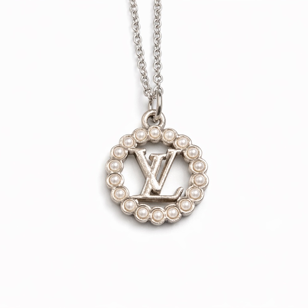 LV Style Rhinestone Circle Pendant Necklace Silver Tone Fashion Jewelry